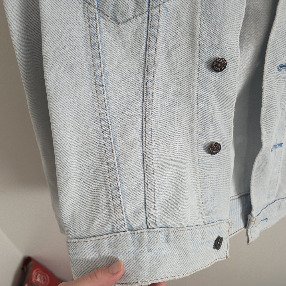 Vintage Levis Light Wash Denim Jean Jacket - Picture 10 of 10